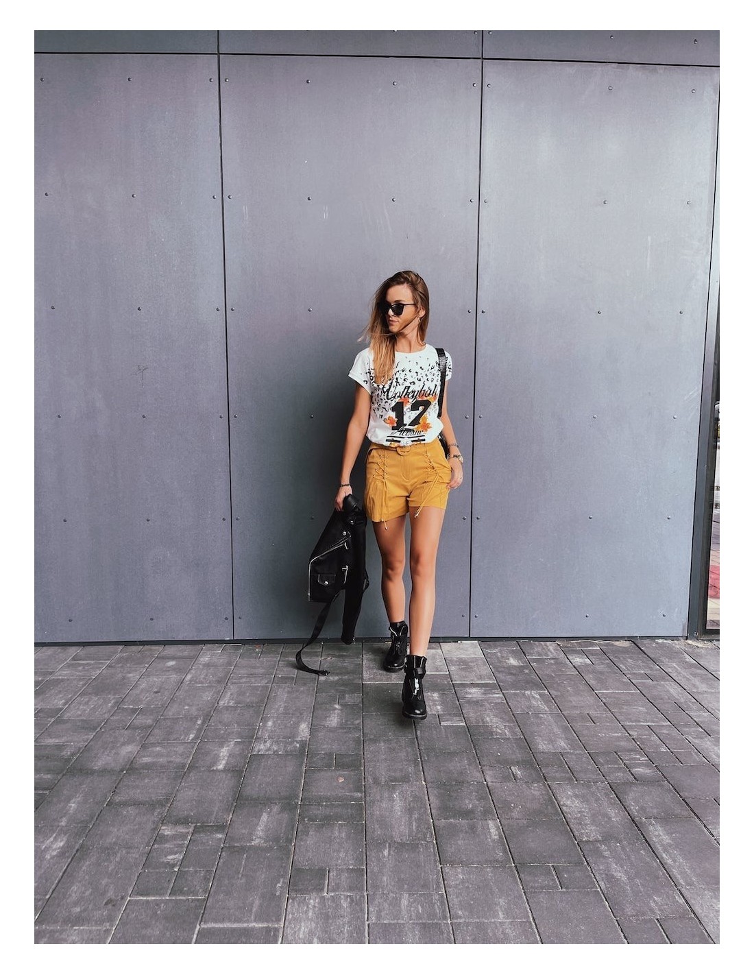 Women\'s summer shorts with a belt, mustard 10200 - Online store - Boutique